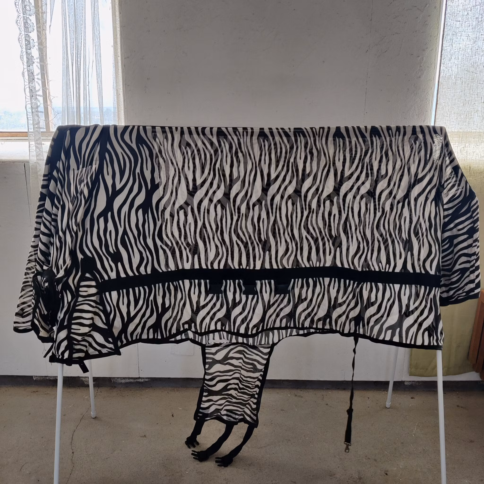 Flugtäcke med fast hals zebra 165 cm