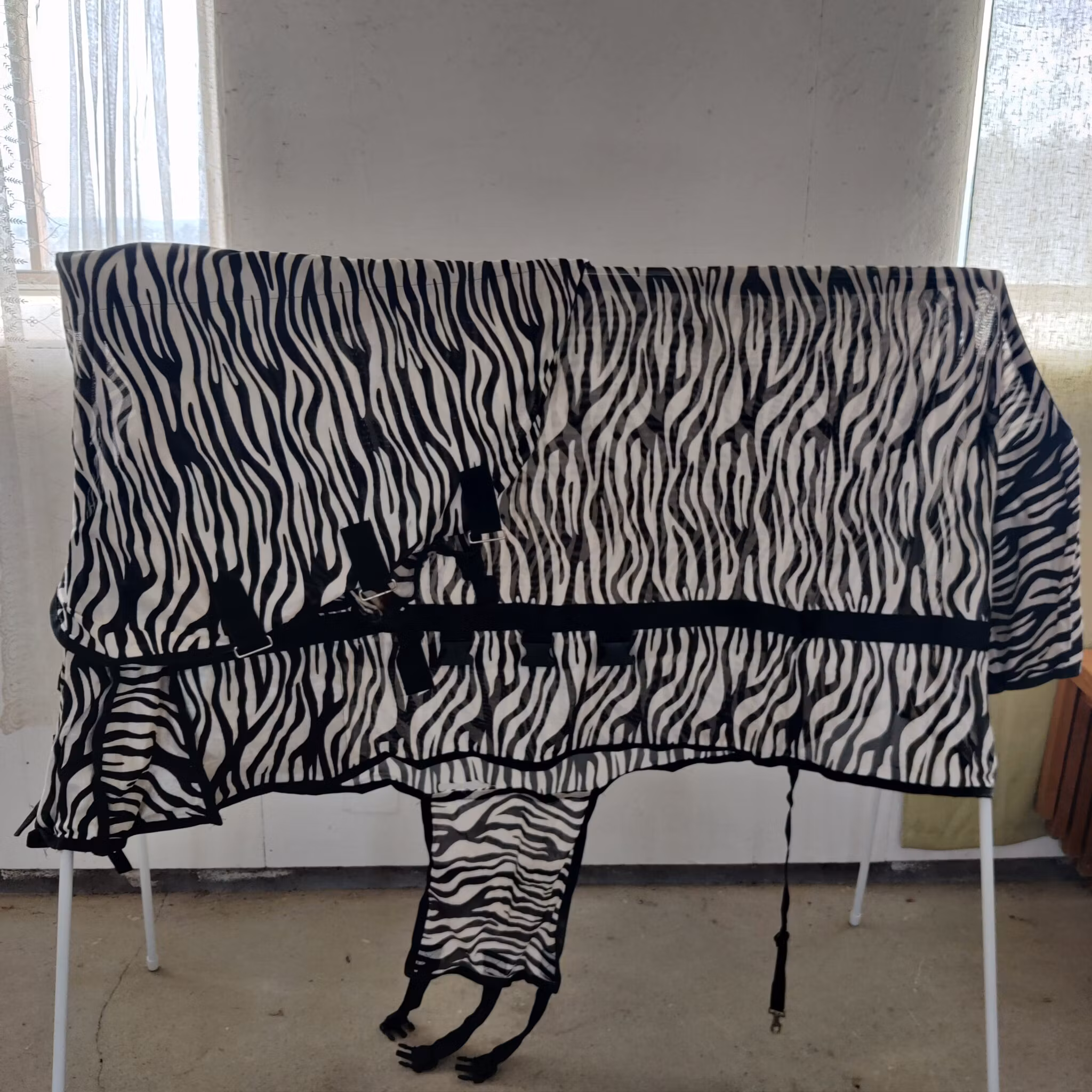 Flugtäcke med fast hals zebra 165 cm