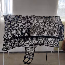 Flugtäcke med fast hals zebra 165 cm
