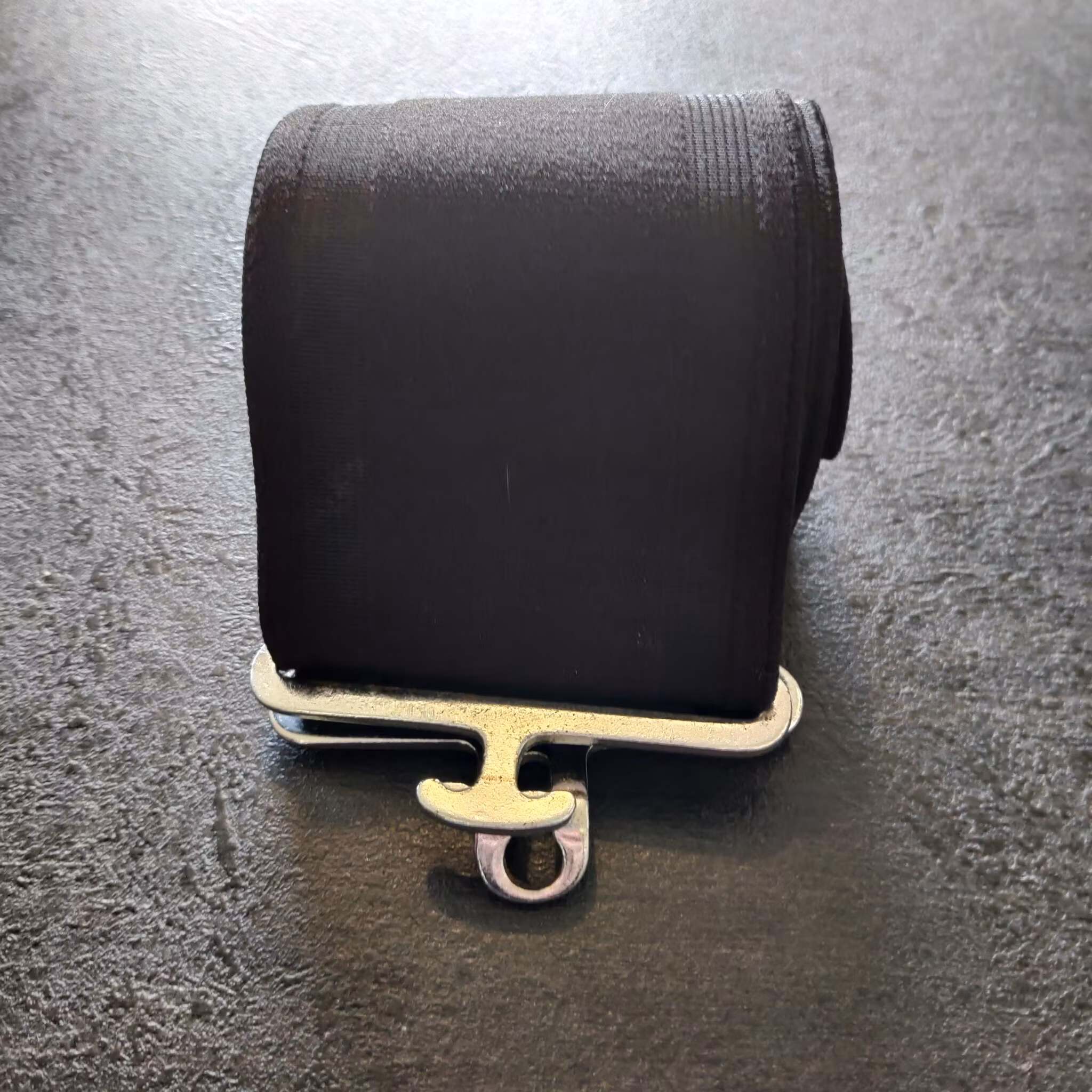 Svart elastisk täckesgjord
