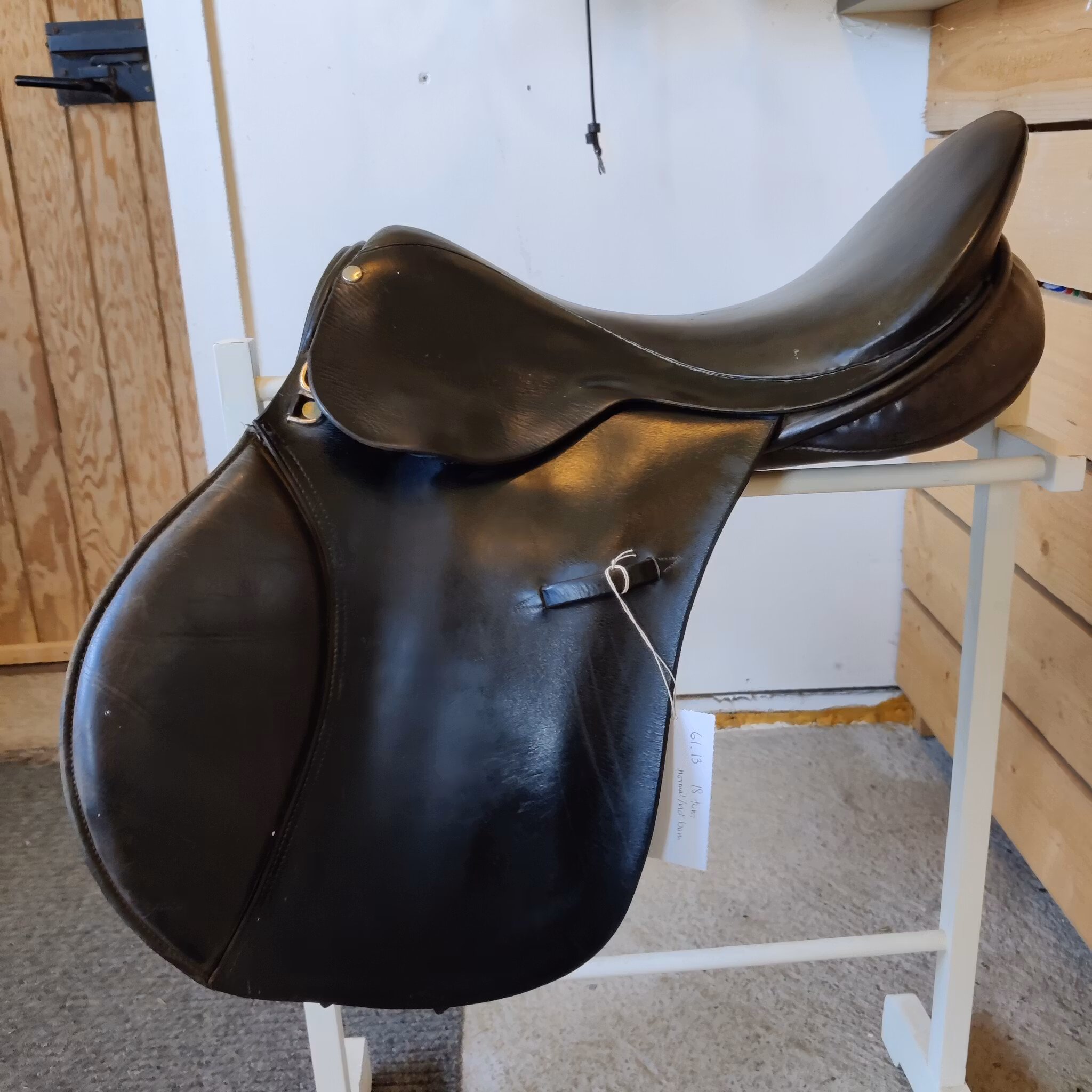 Svart allroundsadel Morris & Nolan 18 tum normal/vid bom