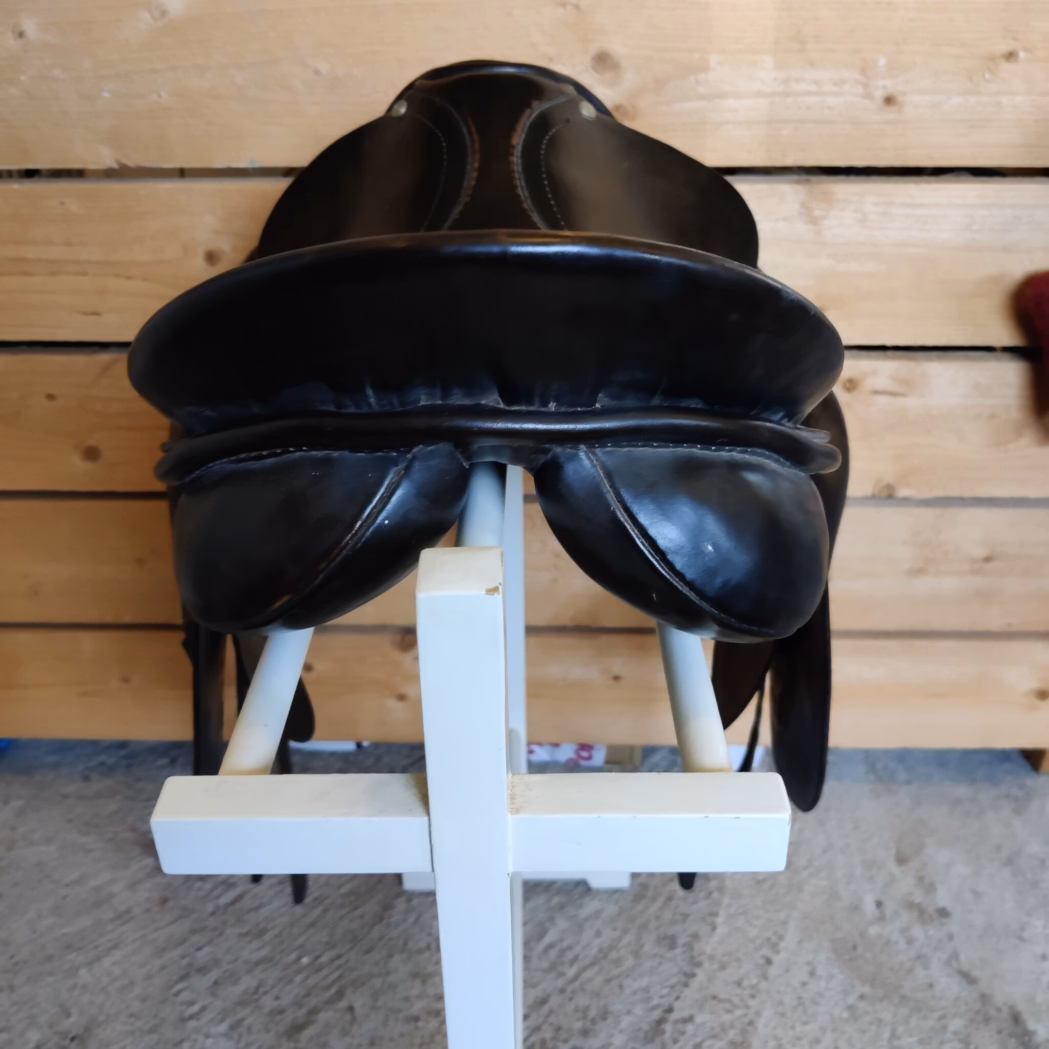 Dressyrsadel Hubertus17 tum normal bom