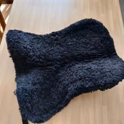 Svart fårskinnspadd Pfiff FULL