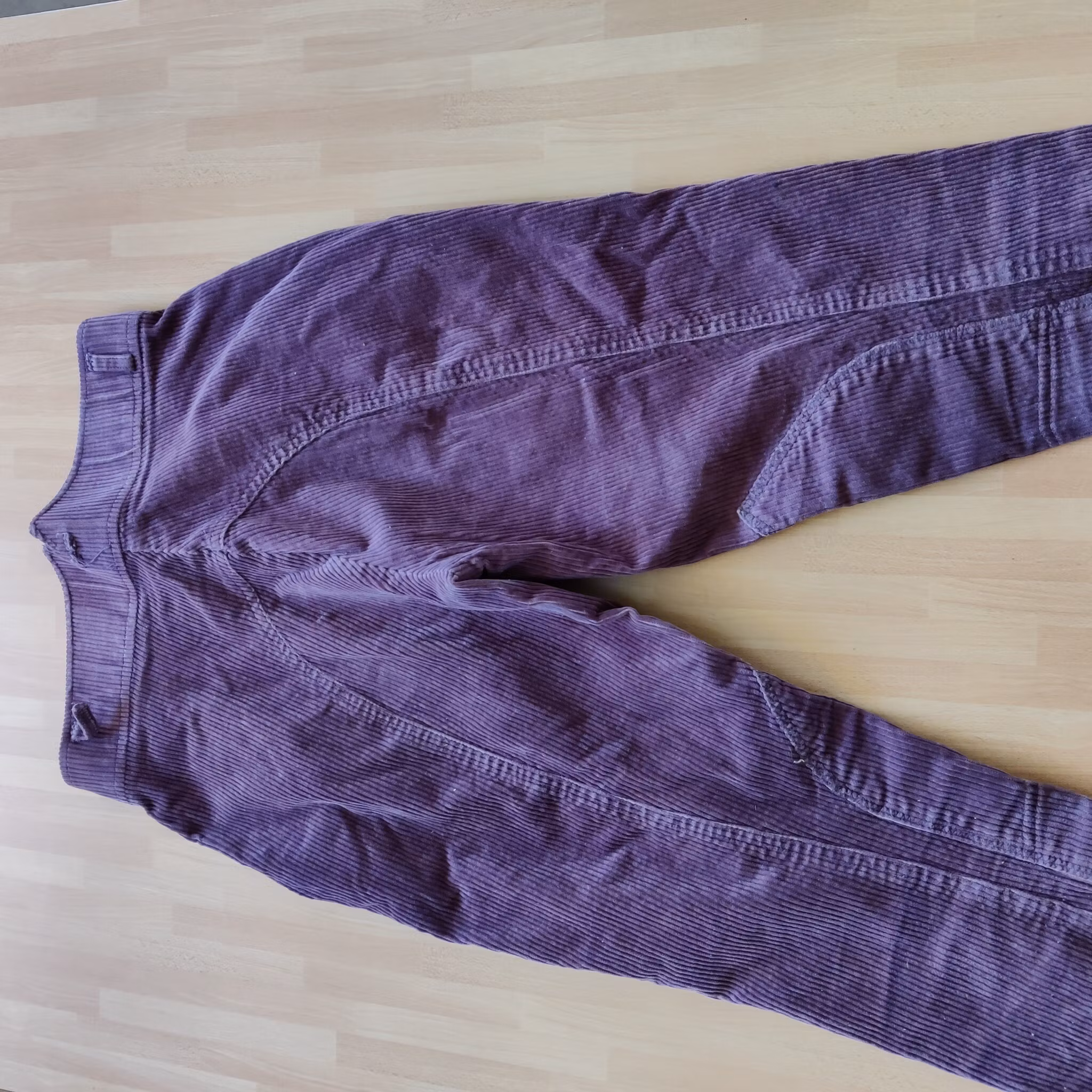 Lila tygskodda manchesterridbyxor 38