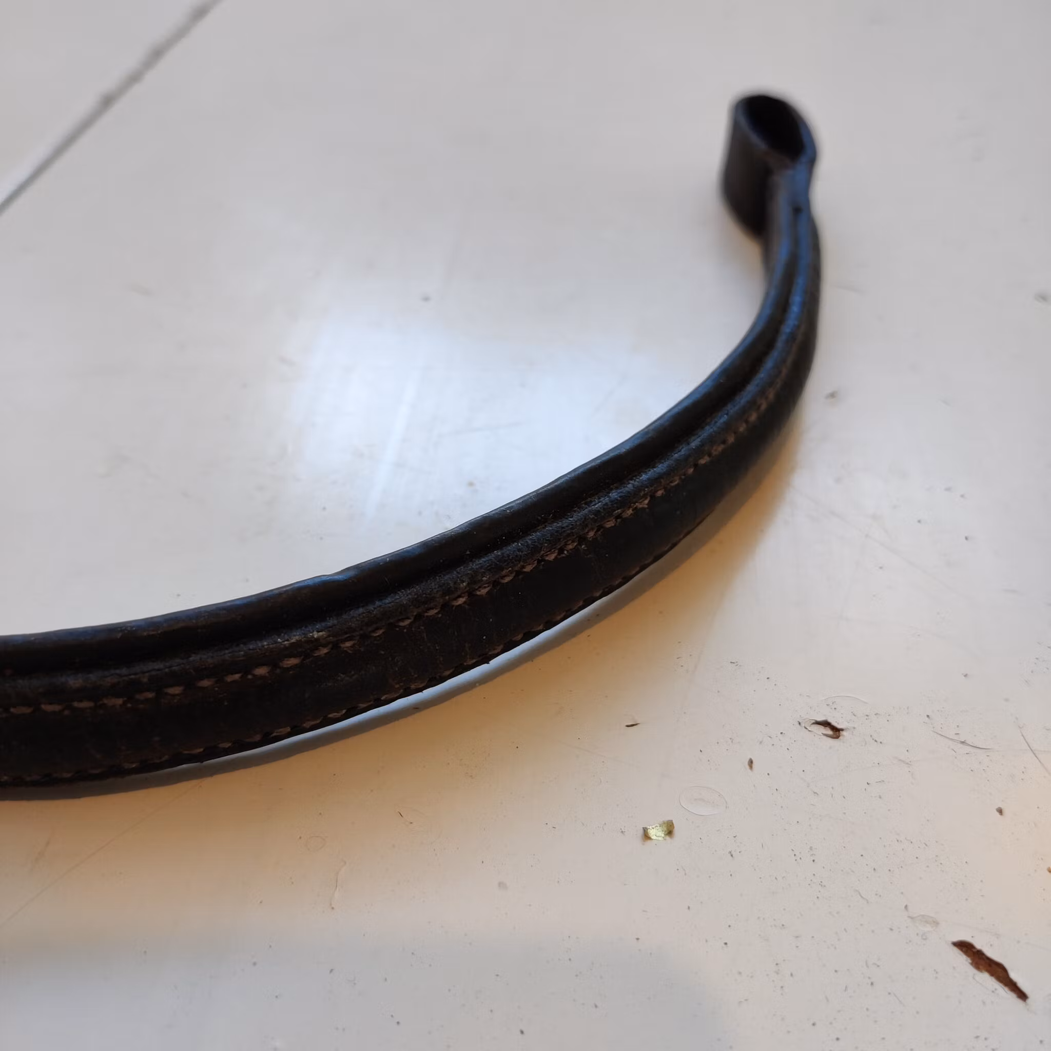 Svart pannband 40 cm FULL