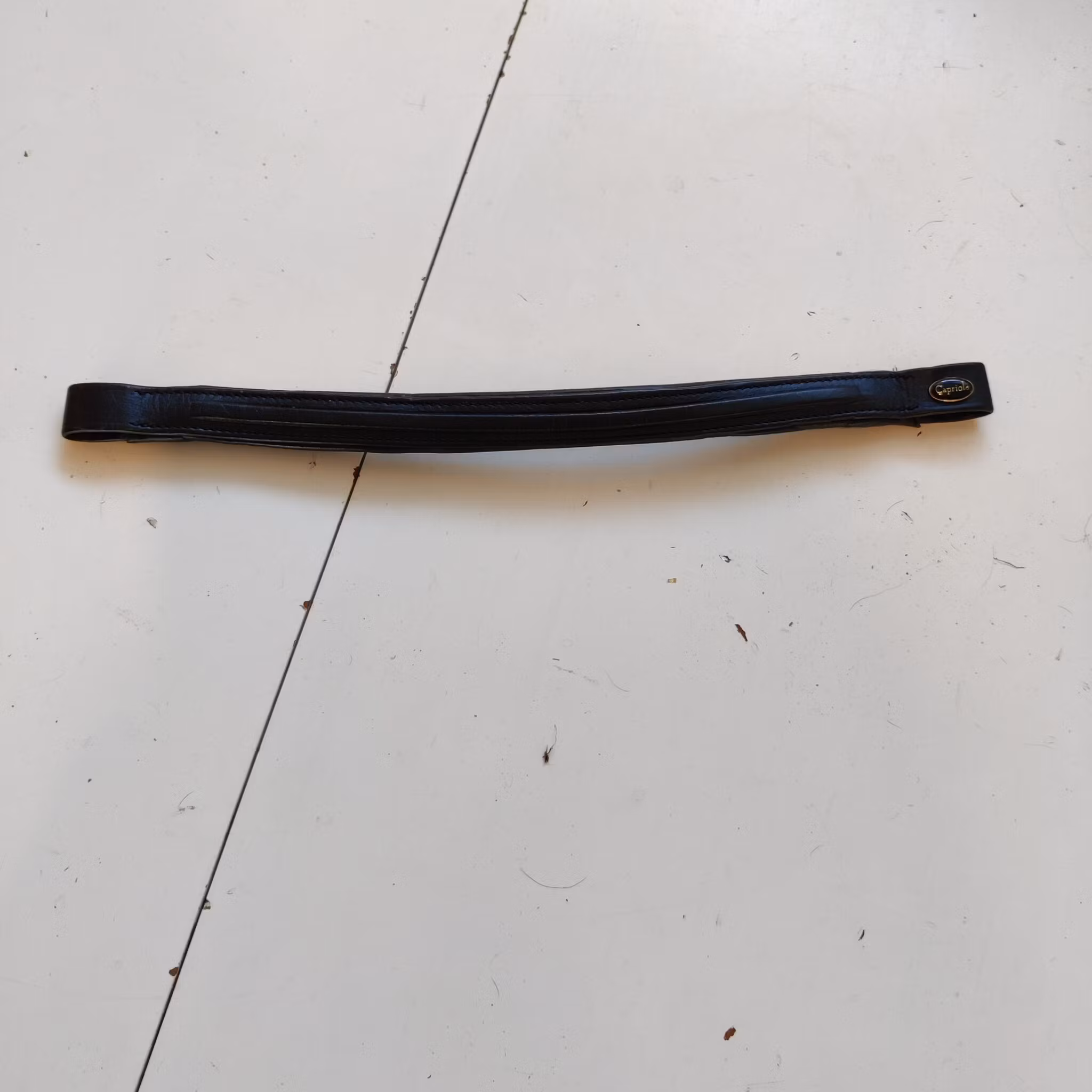 Svart pannband 40 cm FULL Capriole