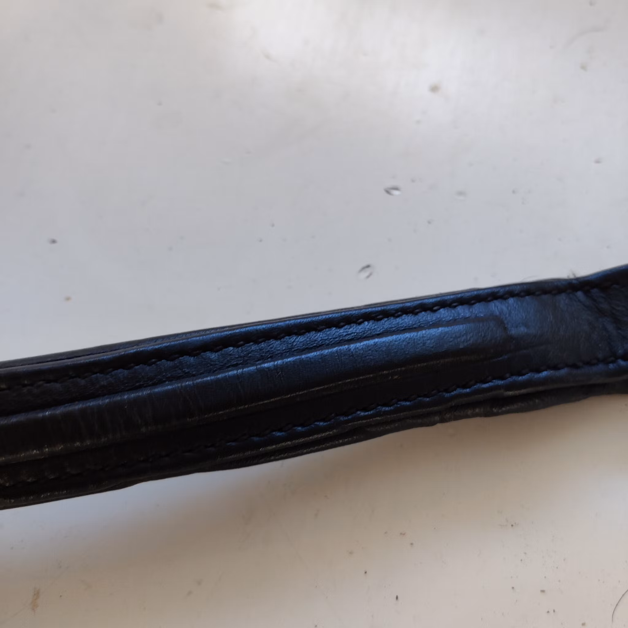 Svart pannband 40 cm FULL Capriole
