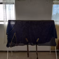 Blått flugstäcke med hals Jacson 150cm