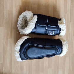 Svarta damasker med ludd Horse Guard SMALL