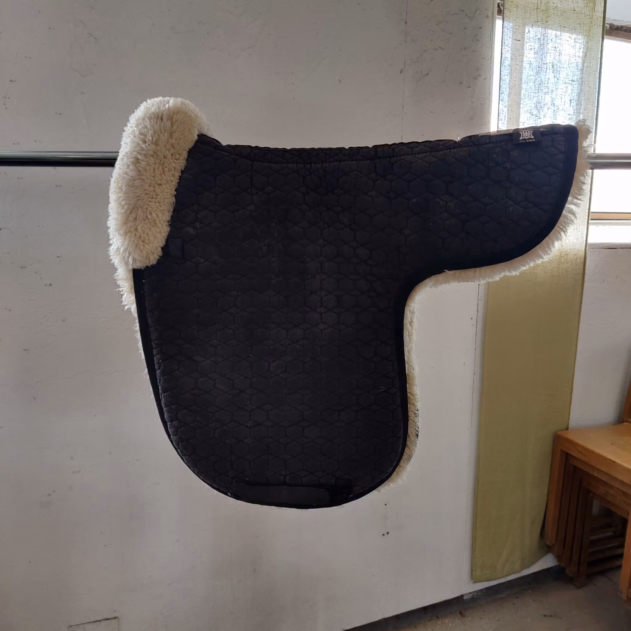 Dressyrvojlock med fårskinn Mattes LARGE
