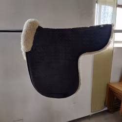 Dressyrvojlock med fårskinn Mattes LARGE