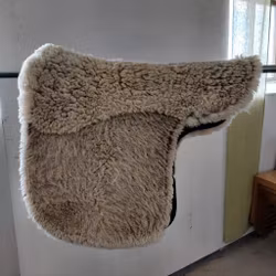 Dressyrvojlock med fårskinn Mattes LARGE