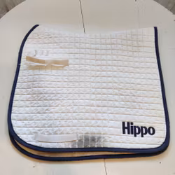 Vitt dressyrschabrak  Hippo FULL