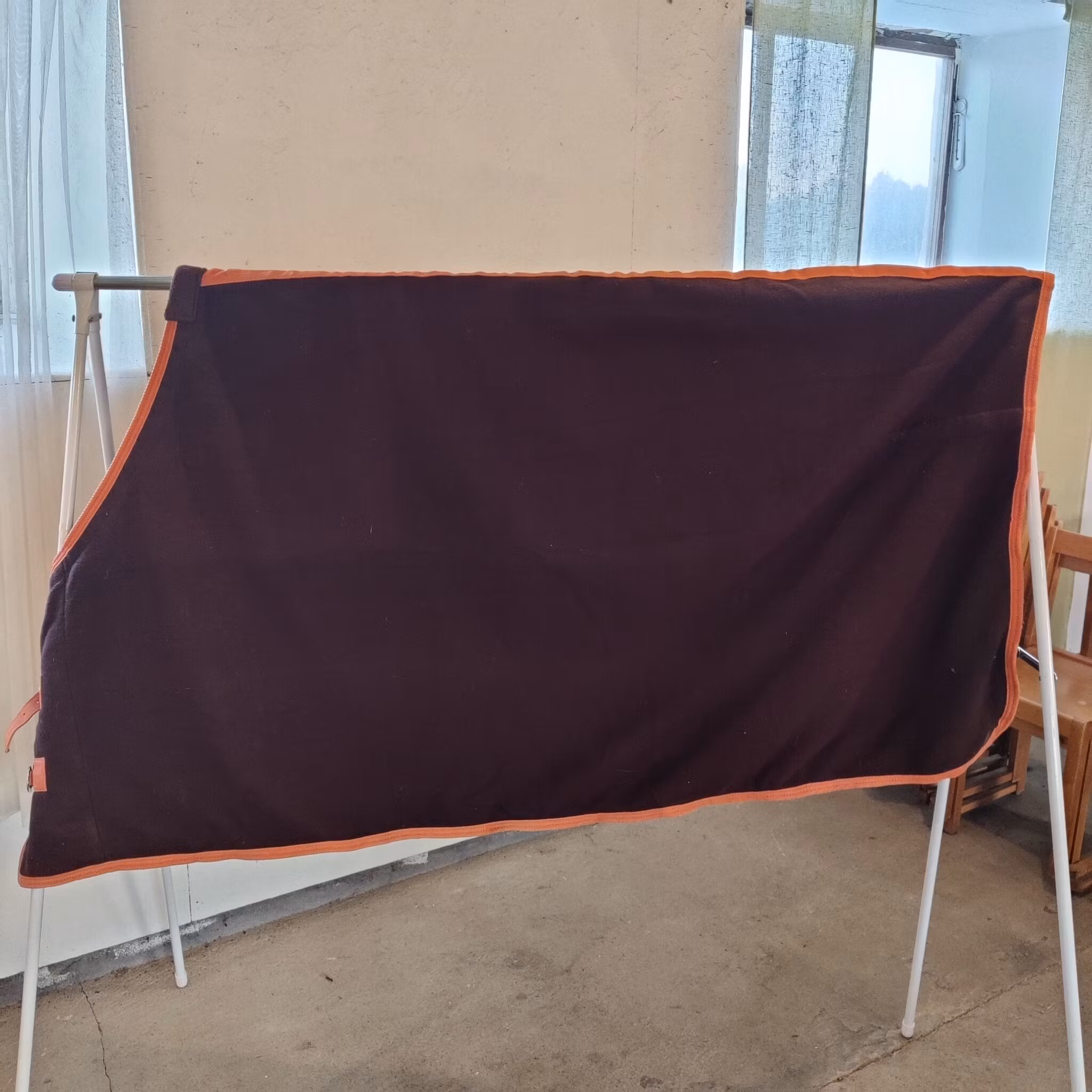 Brunt fleecetäcke 135 cm