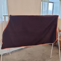 Brunt fleecetäcke 135 cm