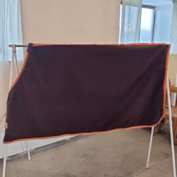 Brunt fleecetäcke 135 cm