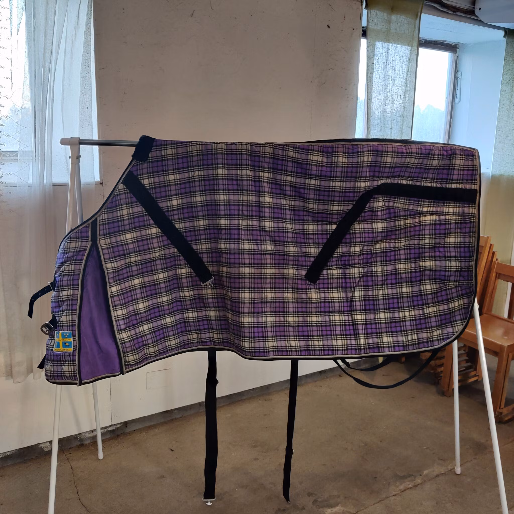 Lilarutigt stalltäcke 125 cm ca 100 g Svea