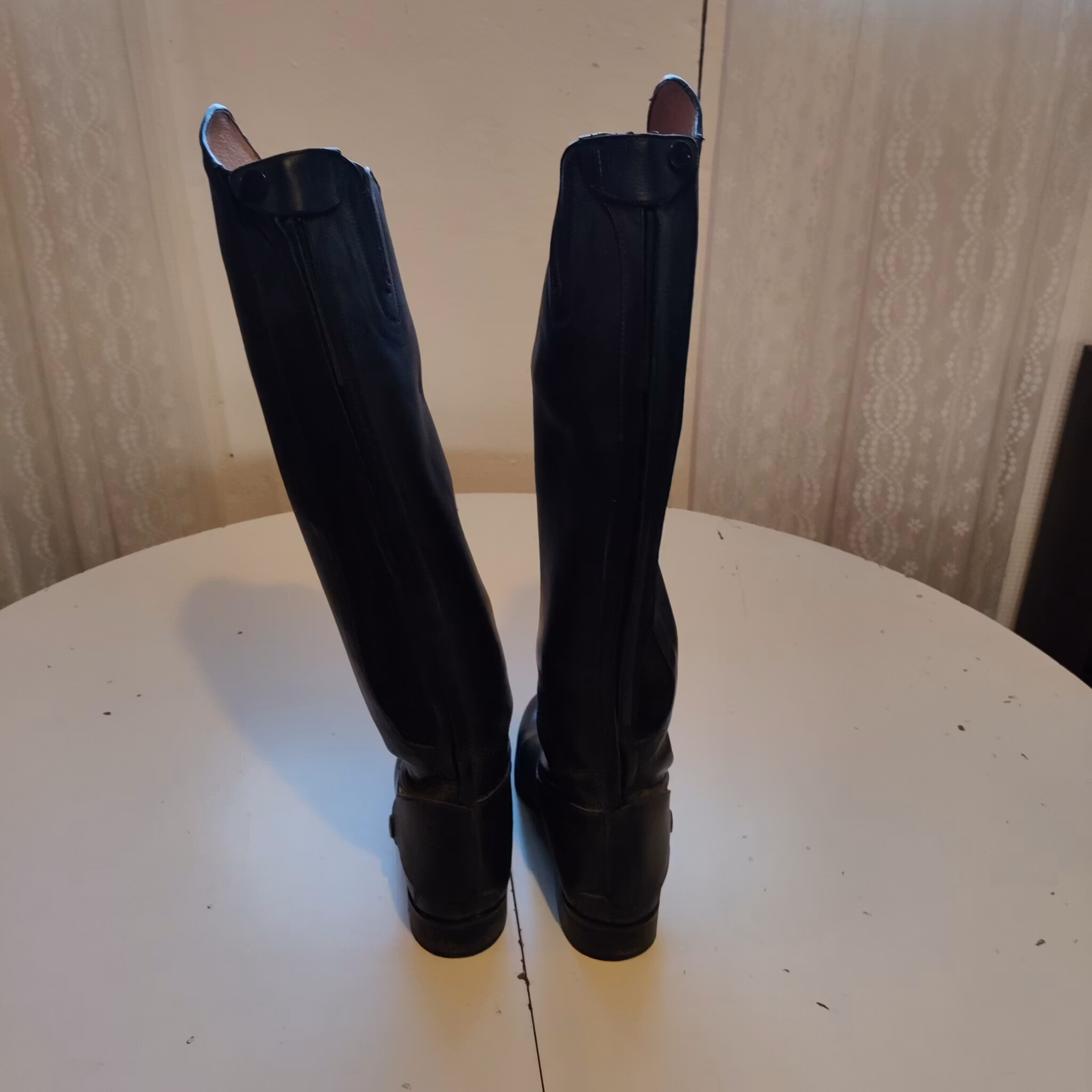 Svarta läderridstövlar strl 37 wide Horsehead