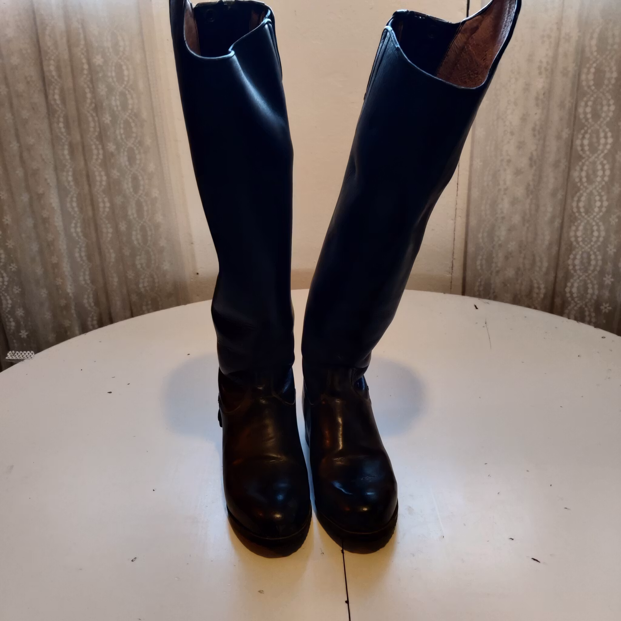 Svarta läderridstövlar strl 37 wide Horsehead