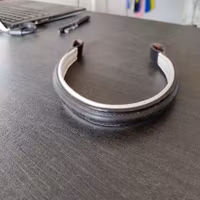 Svart pannband med vit fodring FULL
