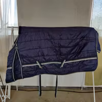 Blått stalltäcke 145 cm ca 200 g Hansbo