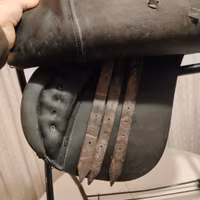 Svart allroundsadel 16.5 tum wide bom