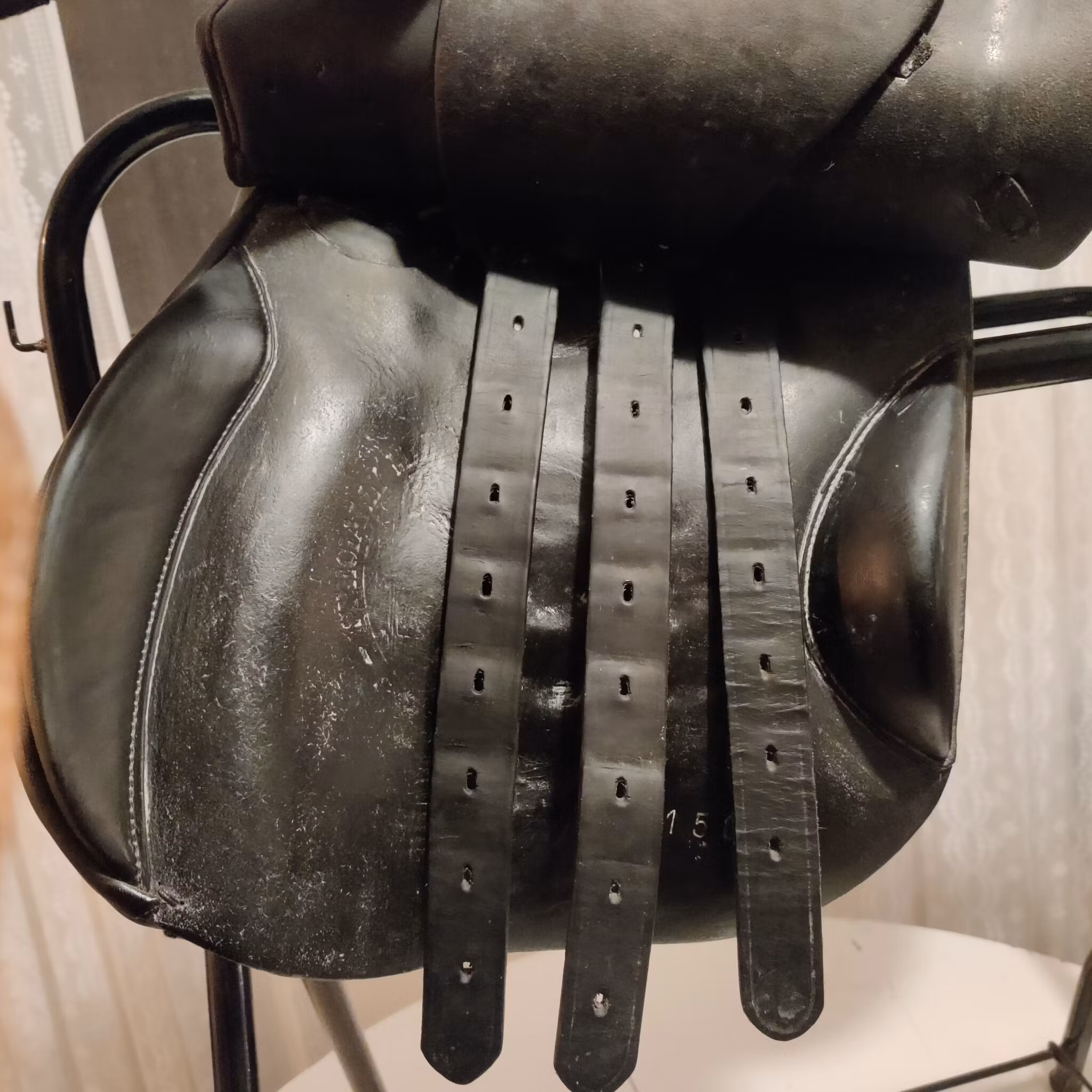 Svart allroundsadel 17.5 tum 32 bom Zaldi Royale