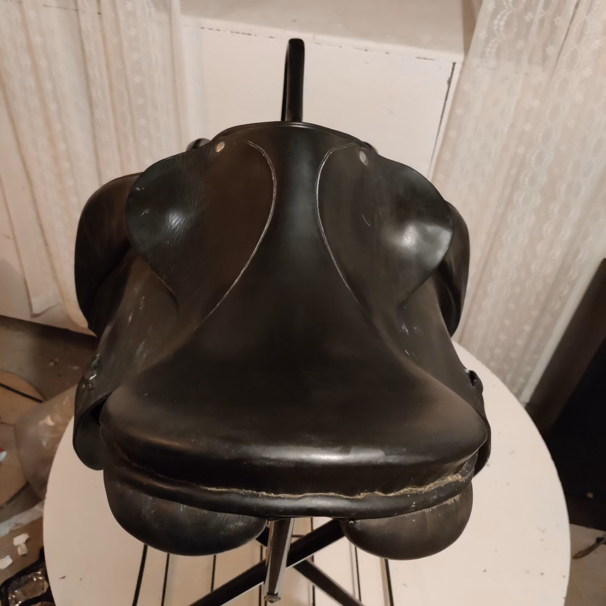 Svart allroundsadel 17.5 tum 32 bom Zaldi Royale