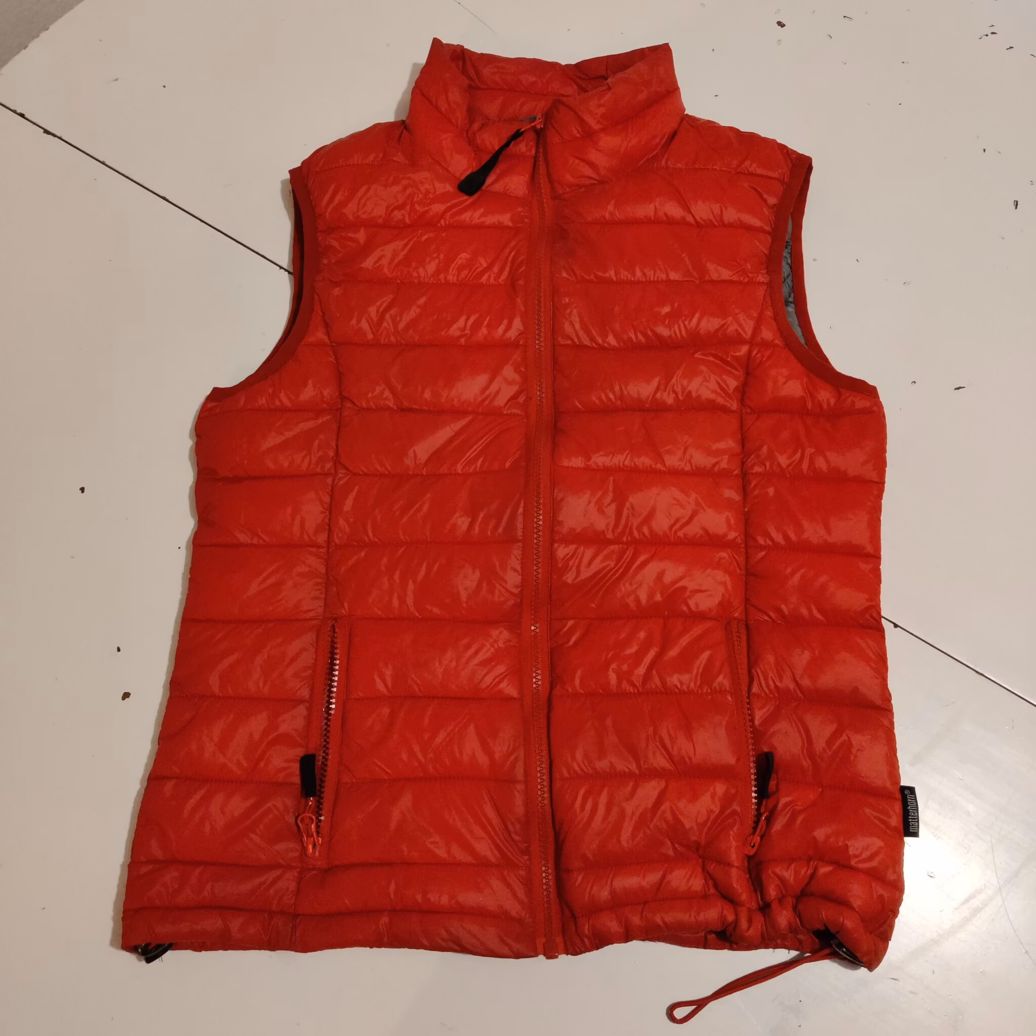 Röd väst strl 38 Matterhorn