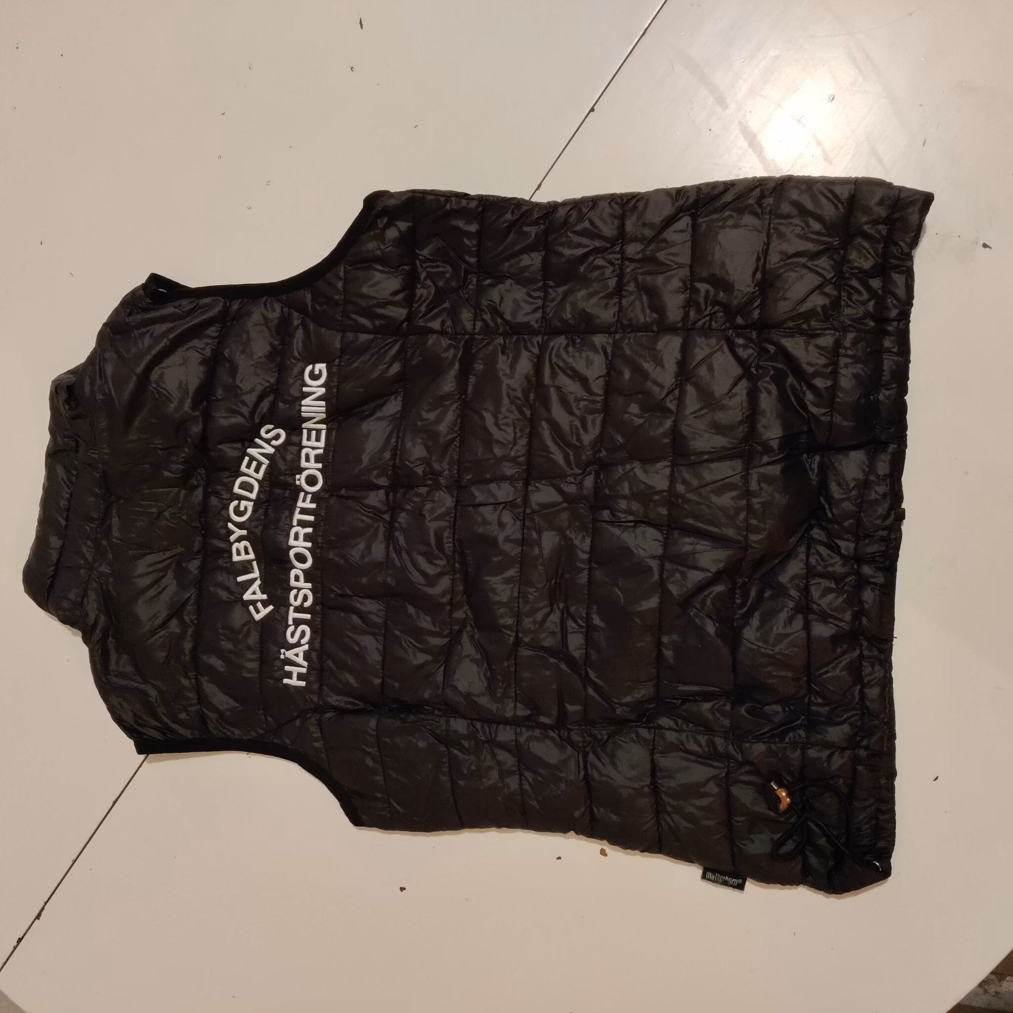 Svart väst strl 36 Matterhorn "Falbygdens Hästsportförening"