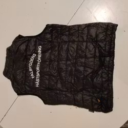 Svart väst strl 36 Matterhorn "Falbygdens Hästsportförening"