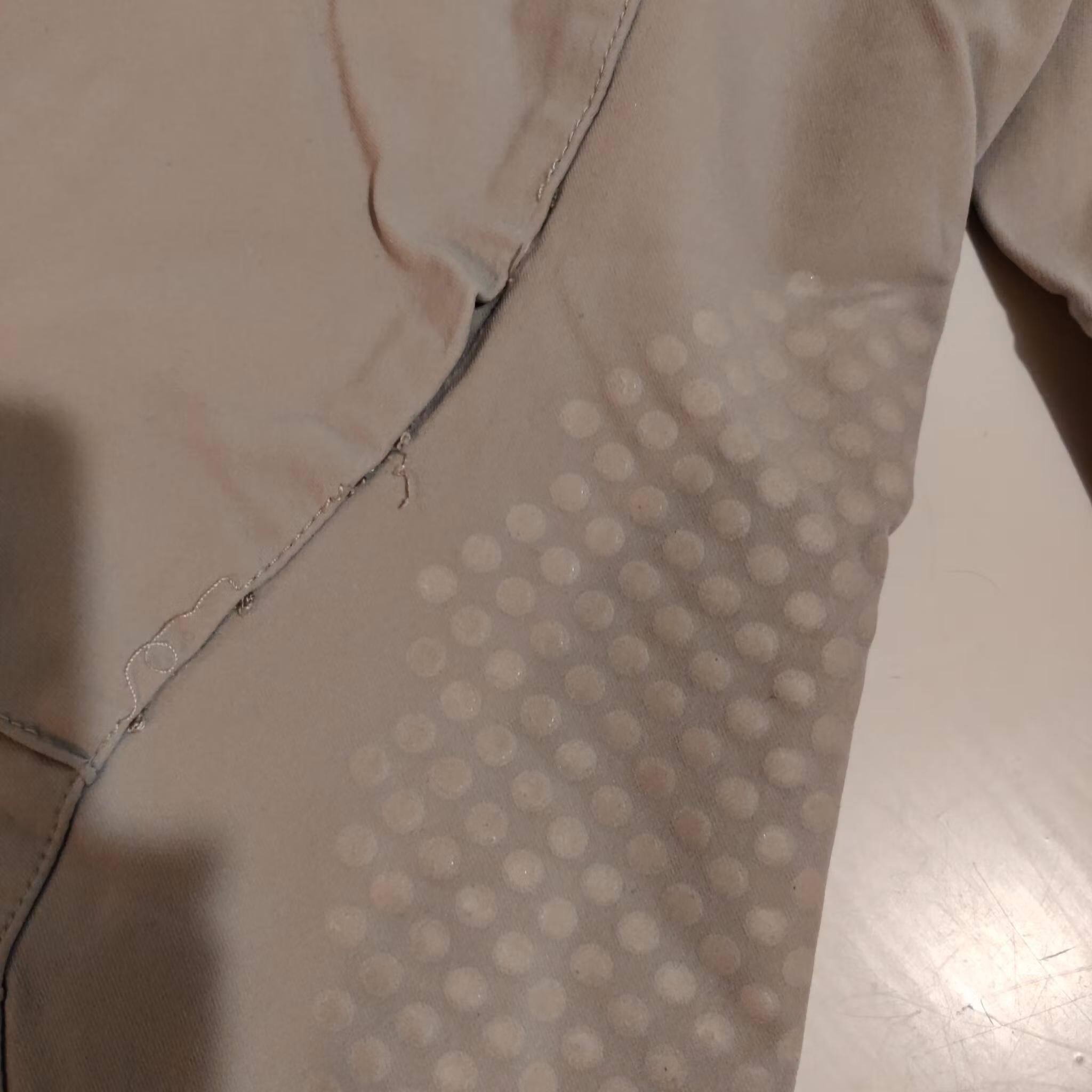 Ljusgrå ridbyxor med knägrip strl 38 Montar