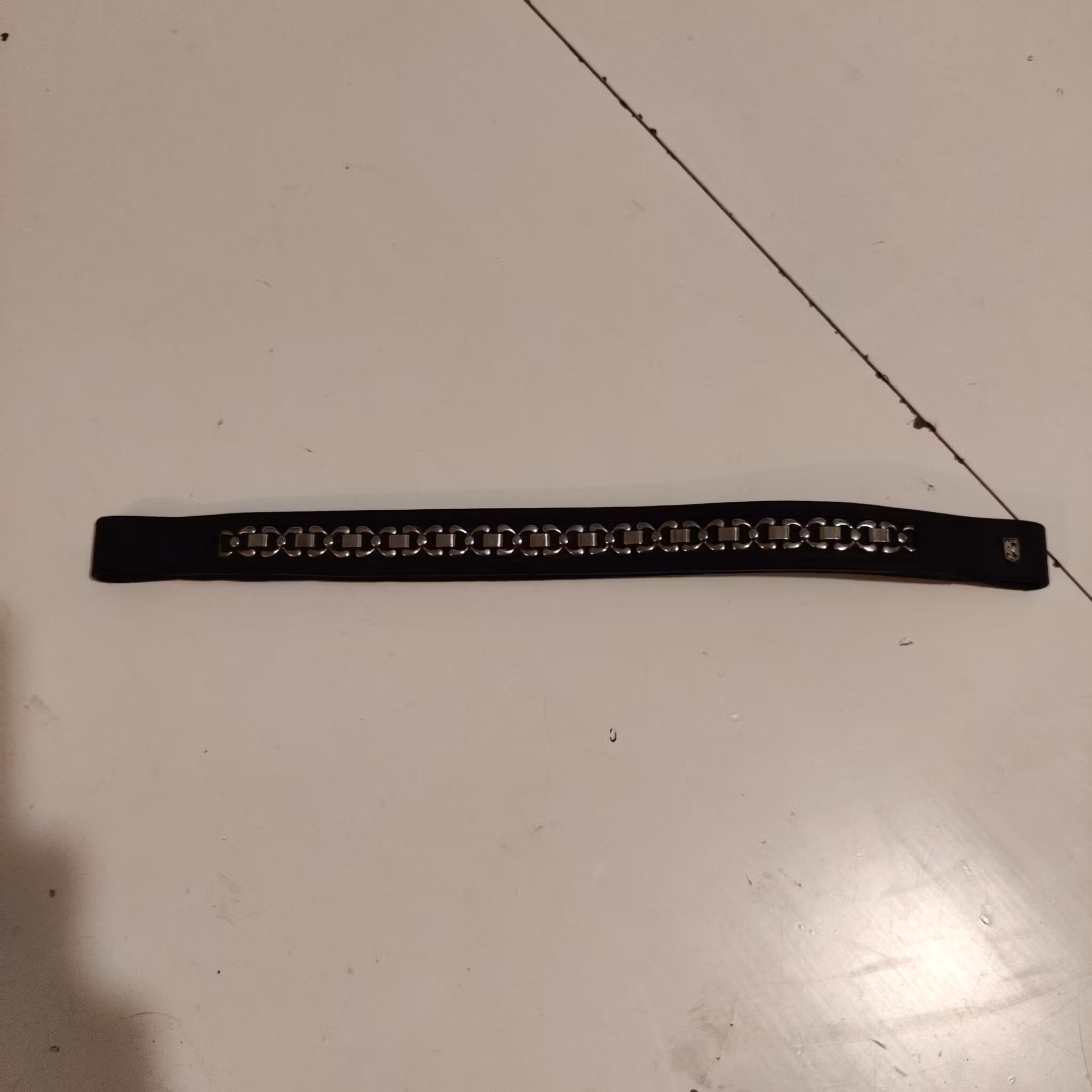 Svart brett pannband Treadstone 40 cm FULL