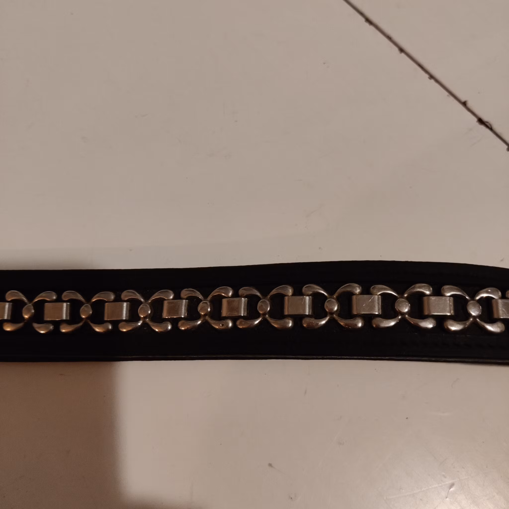 Svart brett pannband Treadstone 40 cm FULL