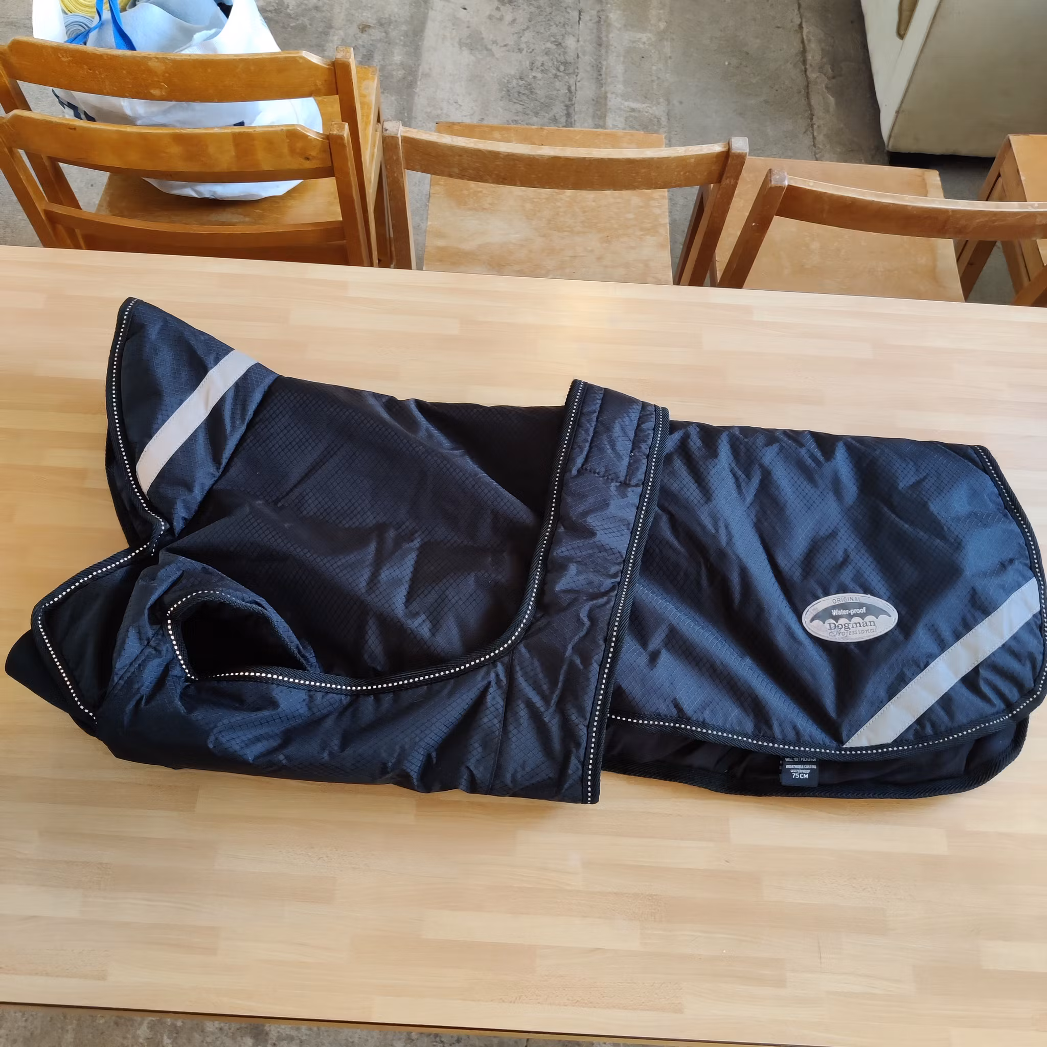 Tjockt svart hundtäcke Dogman 75 cm