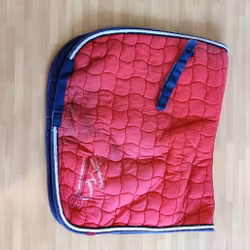 Rött dressyrschabrak Schockemöhle FULL