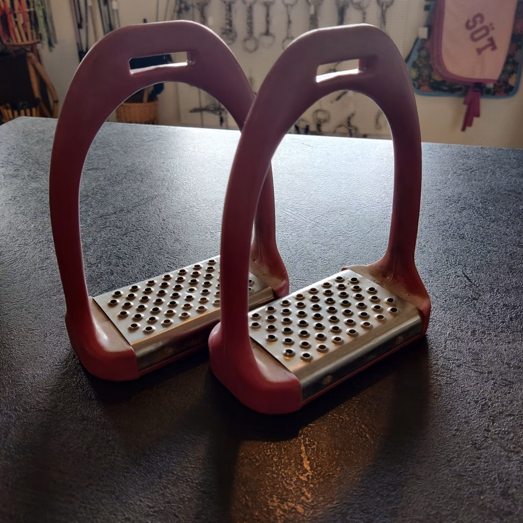 Lättviktsstigbyglar 11 x 6 cm