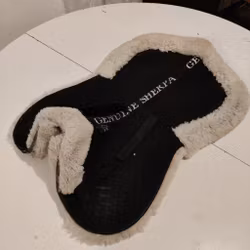 Fårskinnspadd med kanal Genuine Sherpa LARGE