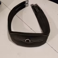 Svart sadelgjord 135 cm