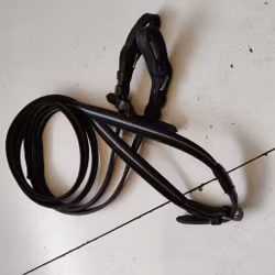 Svarta tyglar med grip PONNY