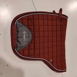 Vinröd dressyrvojlock Trinity FULL