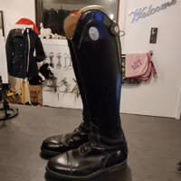 Läderridstövlar med lackbåge strl 36 Stivali Romitelli