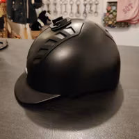 Svart ridhjälm strl 55 Back on Track EQ3  MIPS