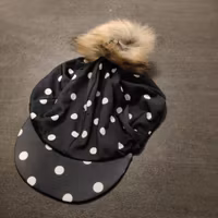 Prickigt överdrag till hjälm CRW