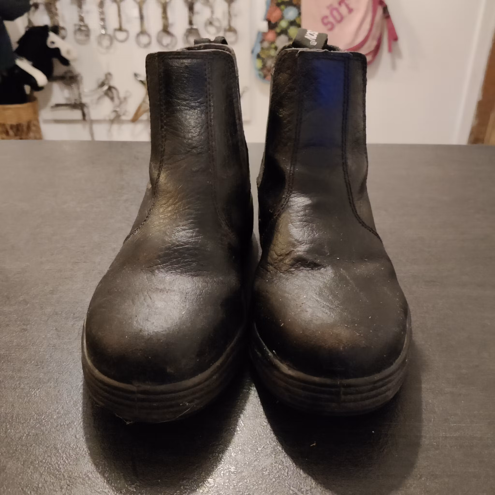 Svarta jodphurs med stålhätta strl 38 Jacson