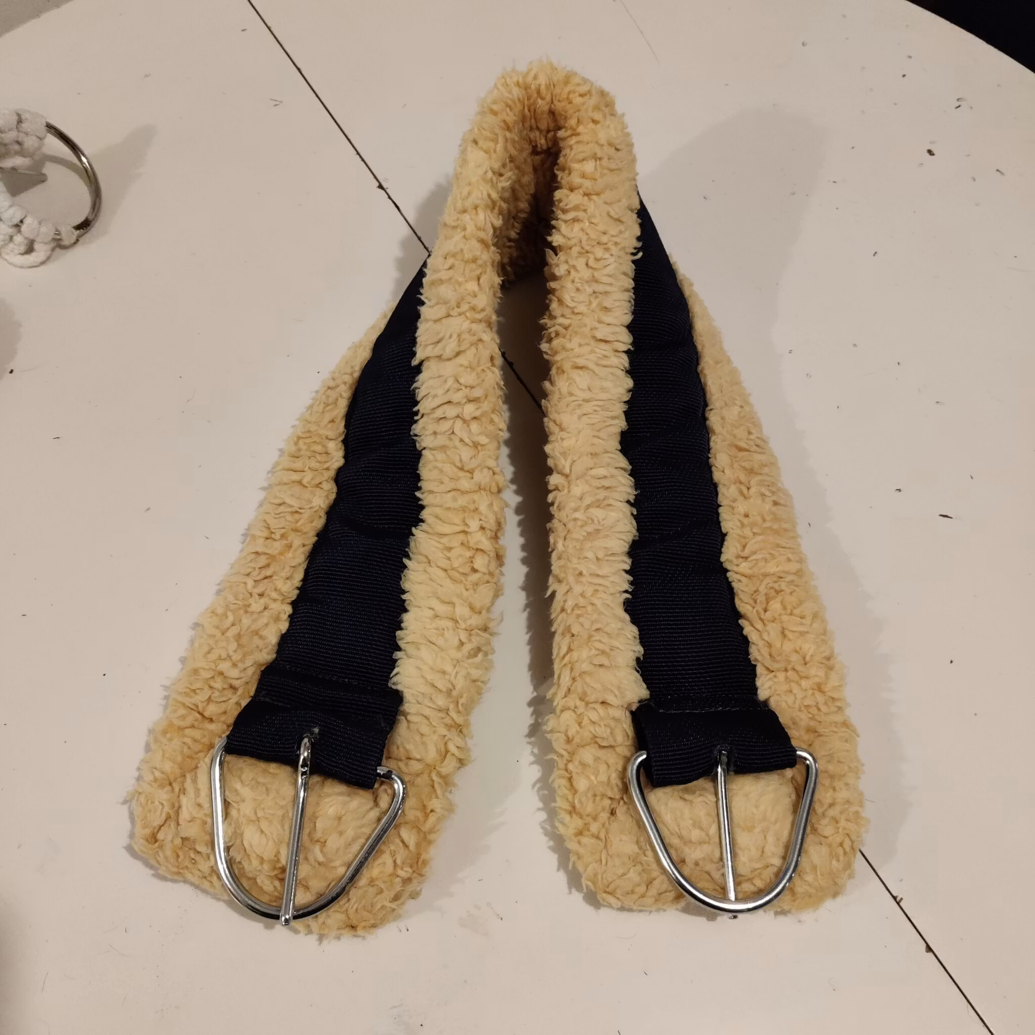 Sadelgord med ludd 100 cm