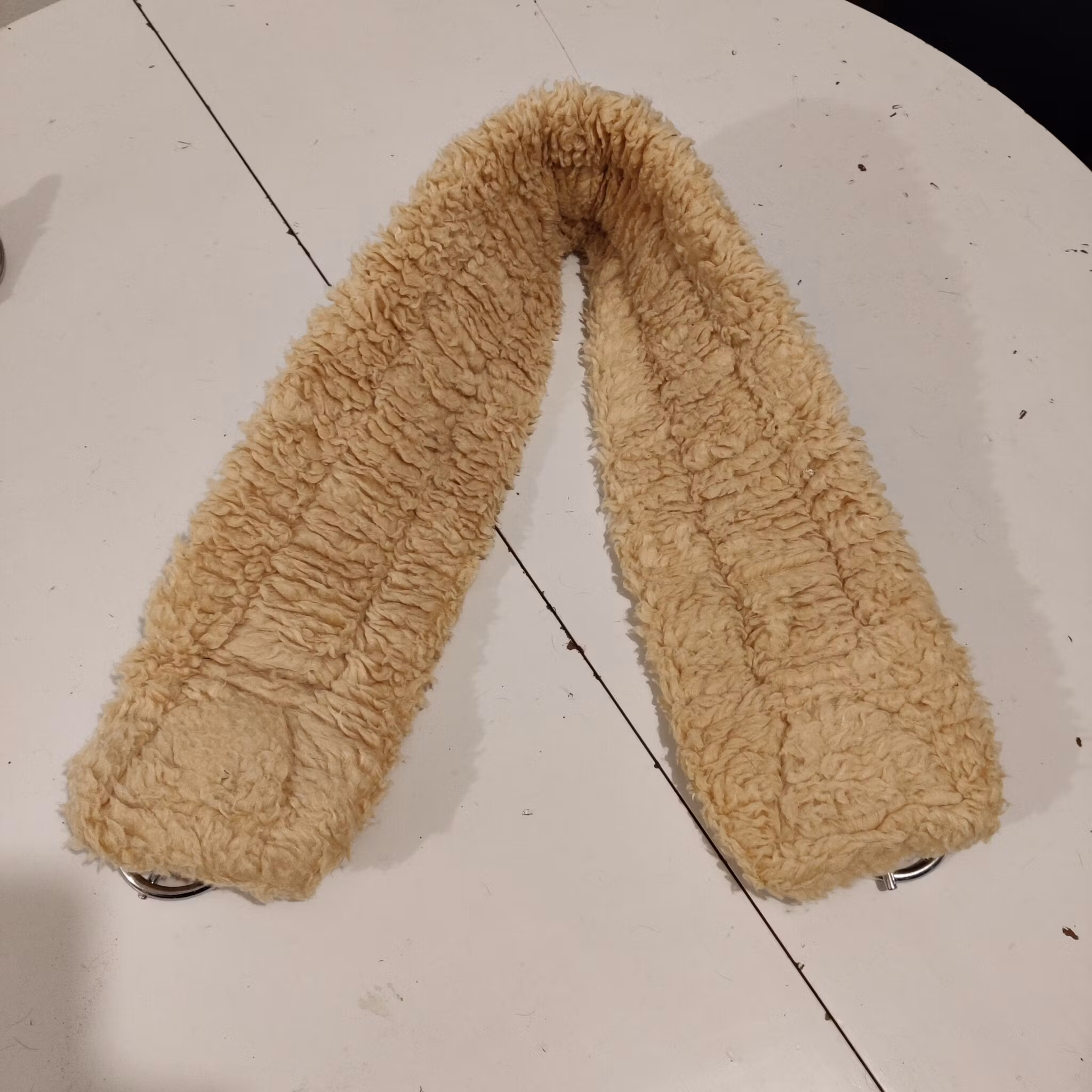 Sadelgord med ludd 100 cm