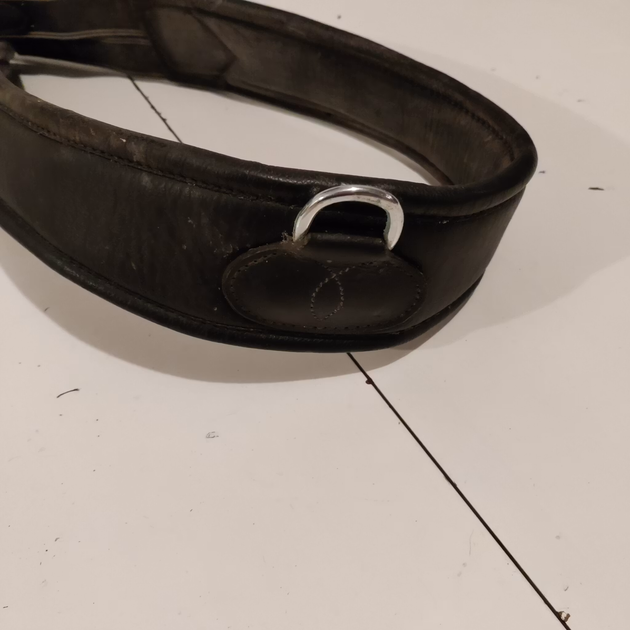 Svart lädergjord 125 cm