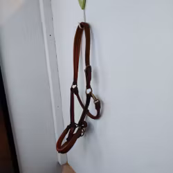 Brun lädergrimma FULL