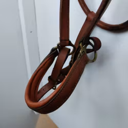 Brun lädergrimma FULL